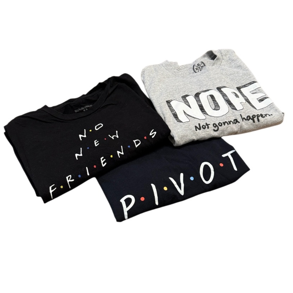 “FRIENDS” Graphic Tshirts 2 Black & 1 Gray Crewnecks Size S/M/L